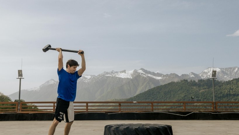 Photo by Anastasia Shuraeva: https://www.pexels.com/photo/man-in-black-t-shirt-and-black-shorts-standing-on-brown-wooden-skateboard-4945528/